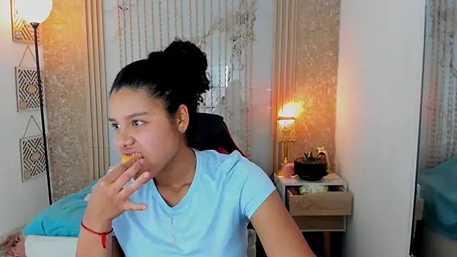 Snapshot of AriaVega chatting on May 13, 12:24 pm AriaVega online show from May 13, 12:24 pm