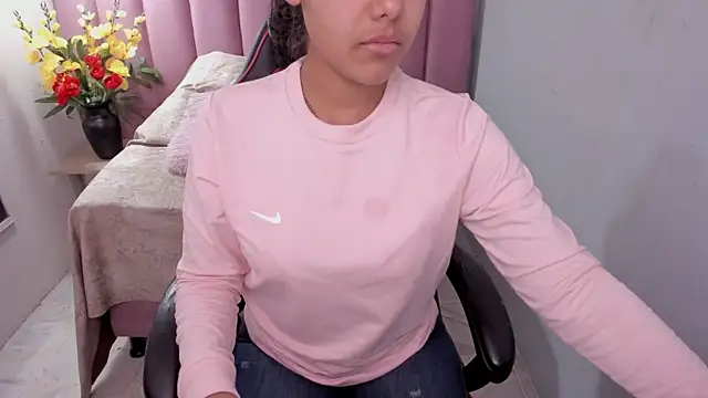 Snapshot of AriaVega chatting on June 16, 1:03 pm AriaVega online show from June 16, 1:03 pm