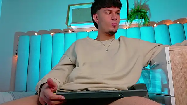 Snapshot of LiamThunder05_ chatting on November 8, 3:07 am LiamThunder05 online show from November 8, 3:07 am