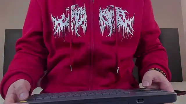 Snapshot of LiamThunder05_ chatting on November 18, 3:12 am LiamThunder05 online show from November 18, 3:12 am