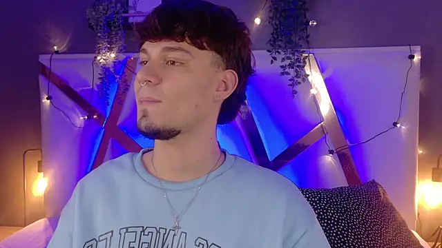 Snapshot of LiamThunder05_ chatting on November 20, 3:07 am LiamThunder05 online show from November 20, 3:07 am