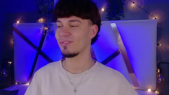 Snapshot of LiamThunder05_ chatting on November 21, 3:05 am LiamThunder05 online show from November 21, 3:05 am