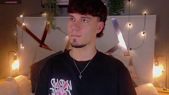 Snapshot of LiamThunder05_ chatting on November 21, 8:07 pm LiamThunder05 online show from November 21, 8:07 pm