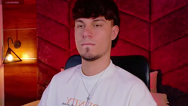 Snapshot of LiamThunder05_ chatting on November 29, 3:20 am LiamThunder05 online show from November 29, 3:20 am