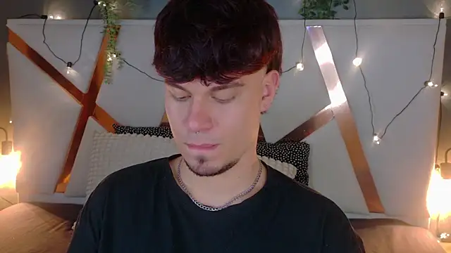 Snapshot of LiamThunder05_ chatting on December 4, 7:44 pm LiamThunder05 online show from December 4, 7:44 pm