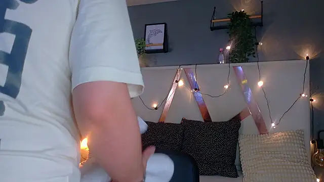 Snapshot of LiamThunder05_ chatting on December 5, 7:43 pm LiamThunder05 online show from December 5, 7:43 pm