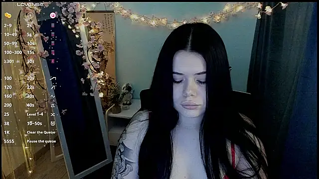 Mona Esty online show from March 5, 1:18 pm