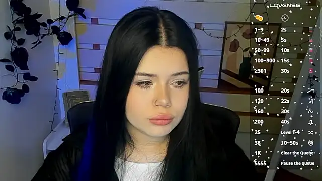 Snapshot of Mona_Esty chatting on June 19, 6:29 am Mona Esty online show from June 19, 6:29 am