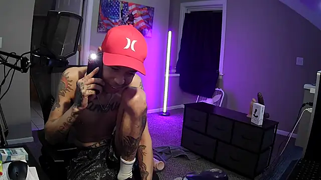 Snapshot of Michigan9000 chatting on October 18, 1:19 am Michigan9000 online show from October 18, 1:19 am