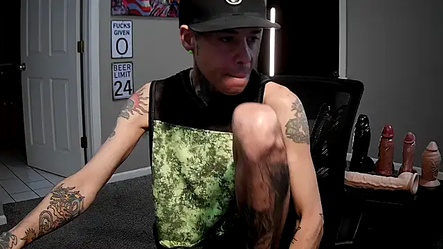 Snapshot of Michigan9000 chatting on November 27, 1:07 am Michigan9000 online show from November 27, 1:07 am