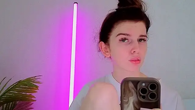 Snapshot of Victoria_Pass chatting on October 13, 1:22 pm Victoria Pass online show from October 13, 1:22 pm