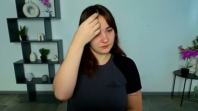 OliviaMontgommery online show from December 1, 7:13 am