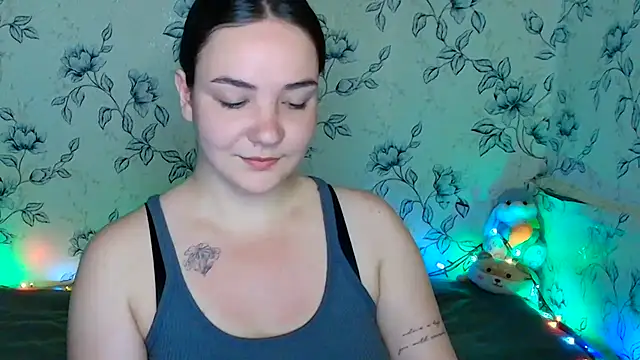 Snapshot of OliviaMontgommery chatting on June 15, 12:29 pm OliviaMontgommery online show from June 15, 12:29 pm