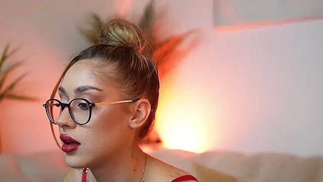 Snapshot of AileenKiss chatting on October 14, 7:25 pm AileenKiss online show from October 14, 7:25 pm