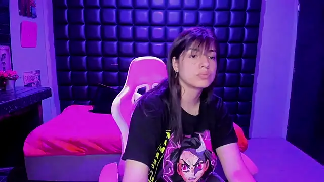 Snapshot of Violetta_Swett_ chatting on December 1, 12:32 pm Violetta Swett online show from December 1, 12:32 pm