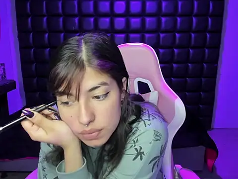 Snapshot of Violetta_Swett_ chatting on December 5, 1:20 pm Violetta Swett online show from December 5, 1:20 pm