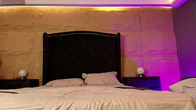 Snapshot of naomi_hill1 chatting on October 16, 8:32 pm naomi hill1 online show from October 16, 8:32 pm