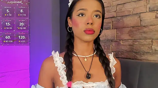 Snapshot of naomi_hill1 chatting on December 1, 10:15 pm naomi hill1 online show from December 1, 10:15 pm