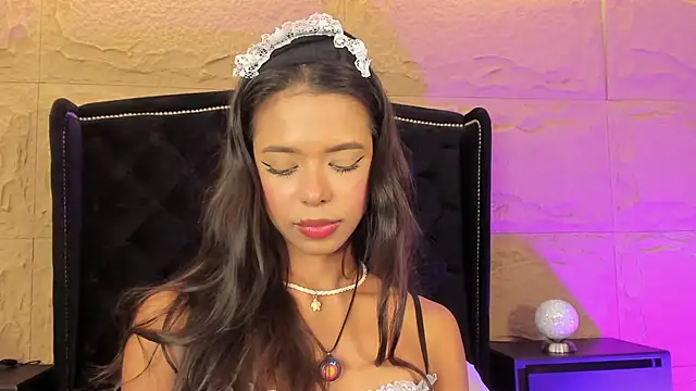 Snapshot of naomi_hill1 chatting on December 4, 10:18 pm naomi hill1 online show from December 4, 10:18 pm