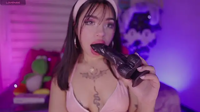 Snapshot of emma_soffia chatting on October 7, 7:44 pm emma soffia online show from October 7, 7:44 pm