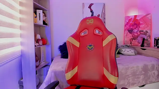 Snapshot of emma_soffia chatting on November 24, 7:35 pm emma soffia online show from November 24, 7:35 pm