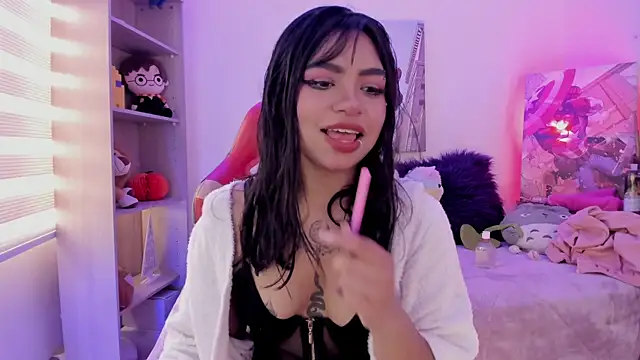 Snapshot of emma_soffia chatting on November 28, 6:43 pm emma soffia online show from November 28, 6:43 pm