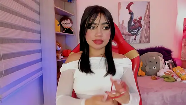 Snapshot of emma_soffia chatting on December 18, 1:22 am emma soffia online show from December 18, 1:22 am