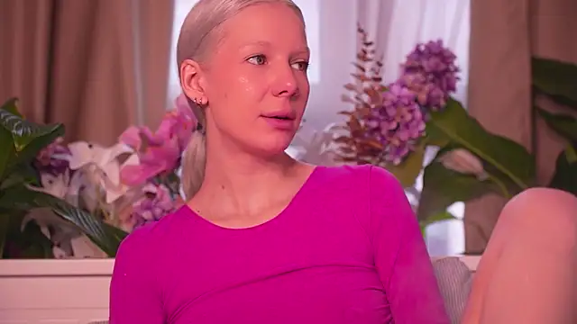 RanyThomson online show from December 14, 11:04 am