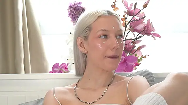 RanyThomson online show from January 14, 10:21 am