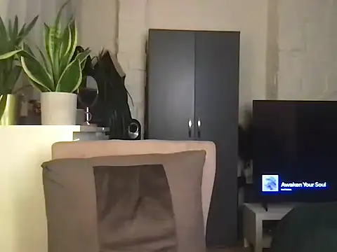 GluteQueenE online show from March 13, 10:05 pm