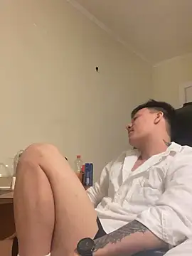 Snapshot of latava chatting on October 4, 6:39 pm latava online show from October 4, 6:39 pm