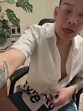 Snapshot of latava chatting on December 5, 4:03 pm latava online show from December 5, 4:03 pm