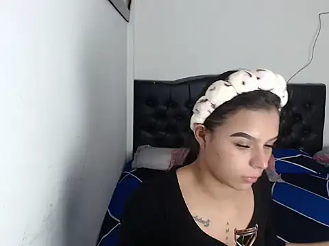 Snapshot of linnaskinyy chatting on November 30, 6:17 am linnaskinyy online show from November 30, 6:17 am