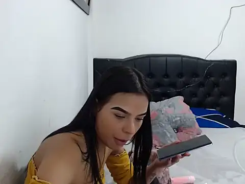 Snapshot of linnaskinyy chatting on December 3, 1:13 am linnaskinyy online show from December 3, 1:13 am