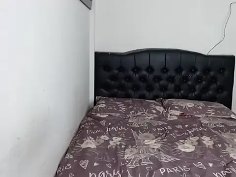 Snapshot of linnaskinyy chatting on December 18, 4:40 am linnaskinyy online show from December 18, 4:40 am