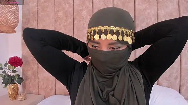 Snapshot of _alishaa_c chatting on October 25, 1:35 am alishaa c online show from October 25, 1:35 am