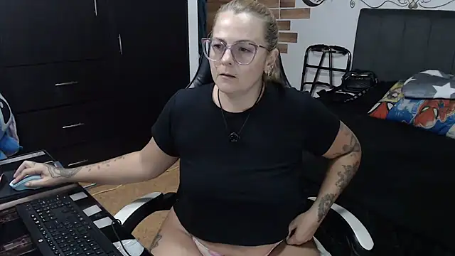 perlagoloza05 online show from July 28, 3:35 am