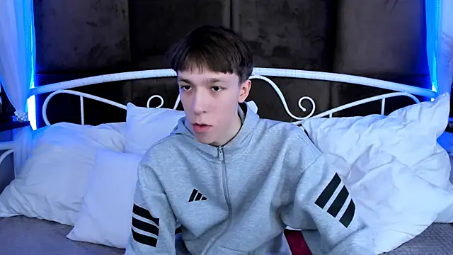 Snapshot of MarkBranston chatting on November 23, 10:48 am MarkBranston online show from November 23, 10:48 am