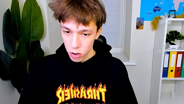 Snapshot of MarkBranston chatting on December 15, 10:41 am MarkBranston online show from December 15, 10:41 am