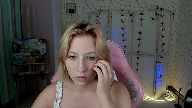Emma Garcias online show from October 3, 12:24 pm