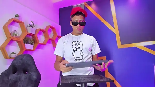 Play boys Hot2 online show from October 6, 11:51 am