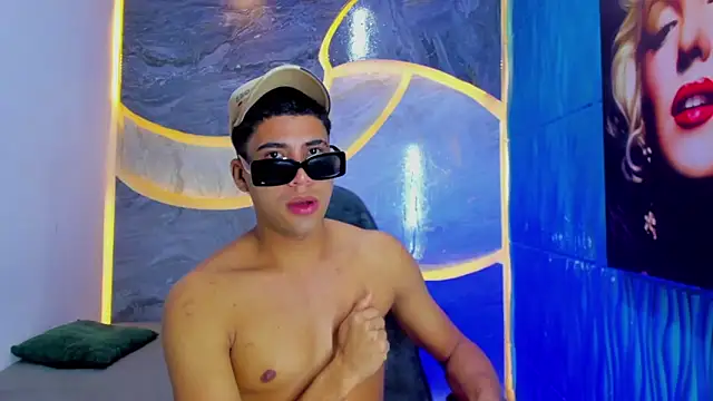 Play boys Hot2 online show from October 30, 1:12 pm