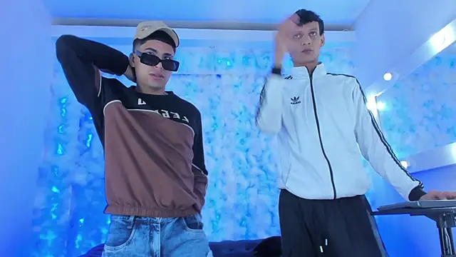 Play boys Hot2 online show from November 1, 11:45 am