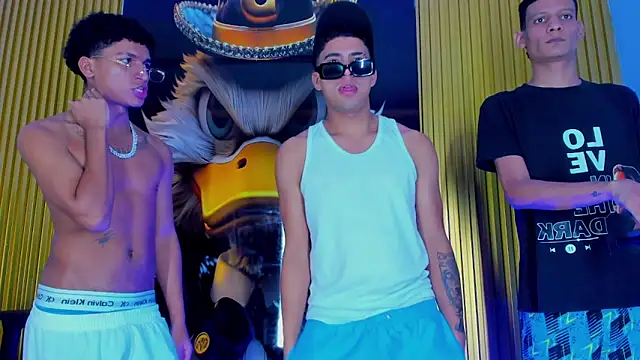 Play boys Hot2 online show from November 22, 7:07 am