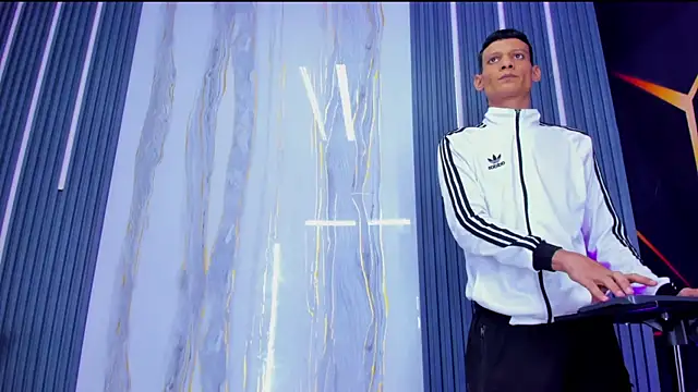 Play boys Hot2 online show from November 24, 8:36 am