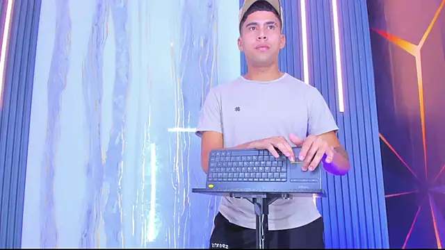 Play boys Hot2 online show from November 29, 3:53 am