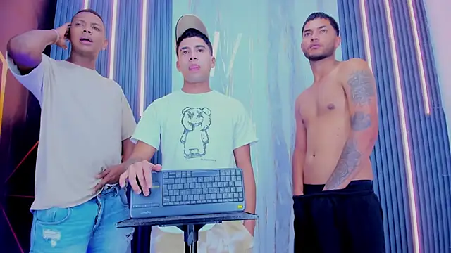 Play boys Hot2 online show from November 30, 4:00 pm