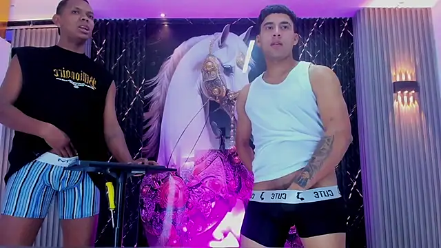 Play boys Hot2 online show from December 15, 9:41 pm