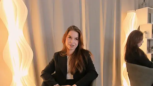 ToniaRoehr online show from October 4, 7:50 am