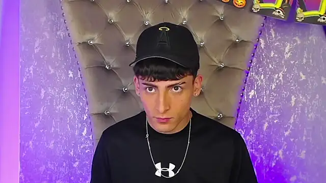 MateoMitchell online show from October 19, 10:10 pm